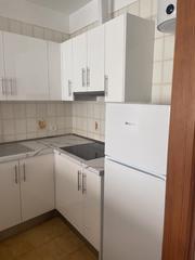 Location Appartement  Calle san juan bautista. Excelente piso muy bien ubicado y con excelente luz