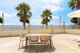 Xalet a Gladiols 66. Apartamento en primera línea de mar  la llosa, cambrils