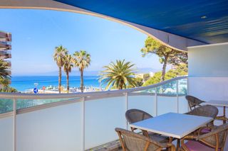 Apartament a De brussel�les 51. Apartamento con vistas al mar a muy pocos pasos de playa capella