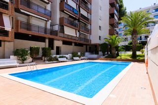 Apartament a De montblanc 30. Vivienda con fantastica terraza y vistas a zona comunitaria !