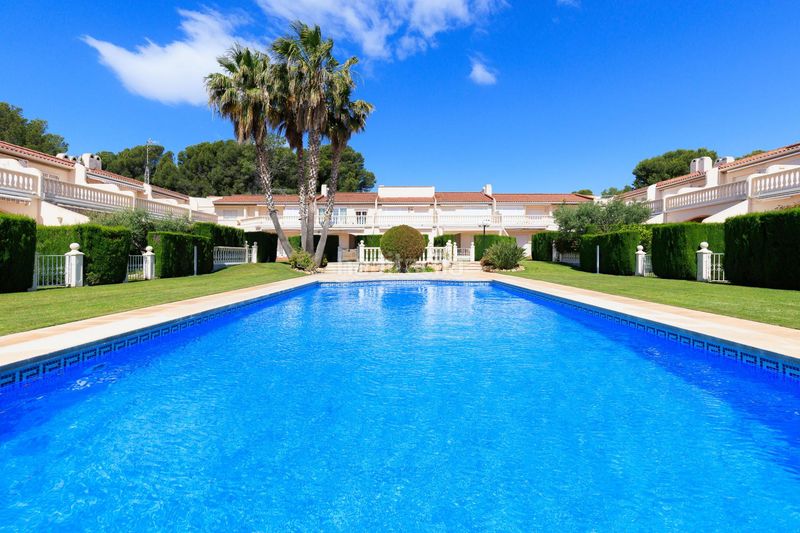 Foto f72d41bc-8969-4acd-becf-5a3069f3aecb. Casa adossada amb aparcament piscina a Pino Alto Miami Platja