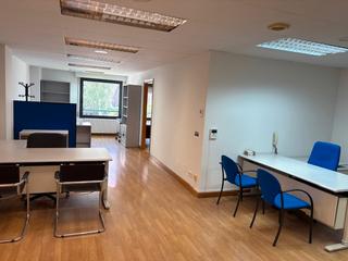 Rent Office space in Plaza pintor paret 2. Ofina montada alquiler