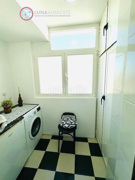 Foto 9c7cc3e1-646e-4e44-9e8d-8a97cf43a32a. Pis amb calefacció aparcament a El Pilar Albacete