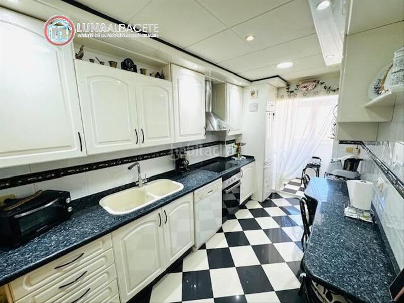 Foto a521dff7-65b4-4c79-b61a-9ba6ea7af389. Pis amb calefacció aparcament a El Pilar Albacete