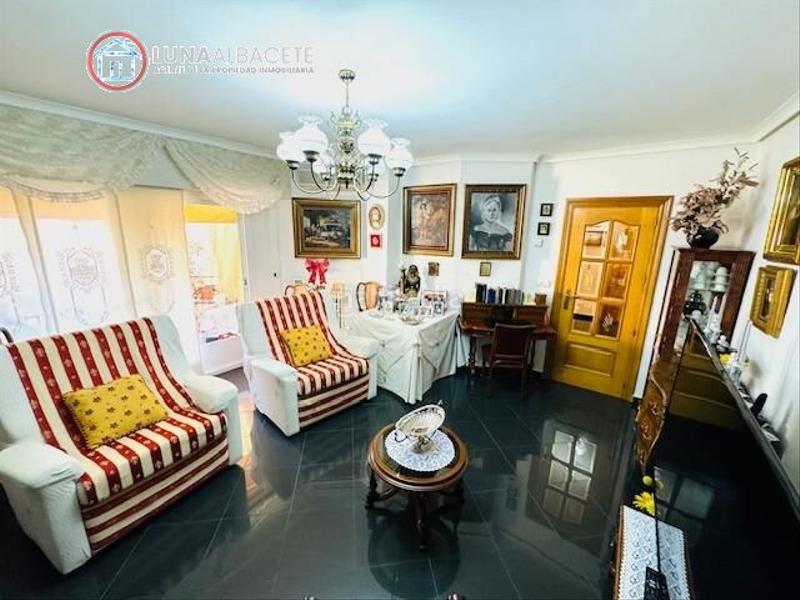 Foto d4afb58a-2013-40a3-96be-aaed009babd1. Pis amb calefacció aparcament a El Pilar Albacete