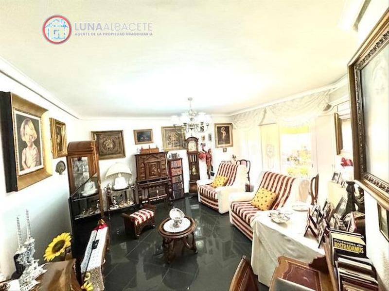 Foto f0cfbb4e-5280-4b76-afd8-807355570a4f. Pis amb calefacció aparcament a El Pilar Albacete