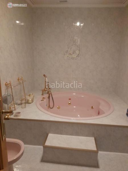 Foto aa89ad42-f046-4fca-91b3-9a9487c1e7f7. Casa api luna inmobiliaria vende 500 metros de casa en Albacete