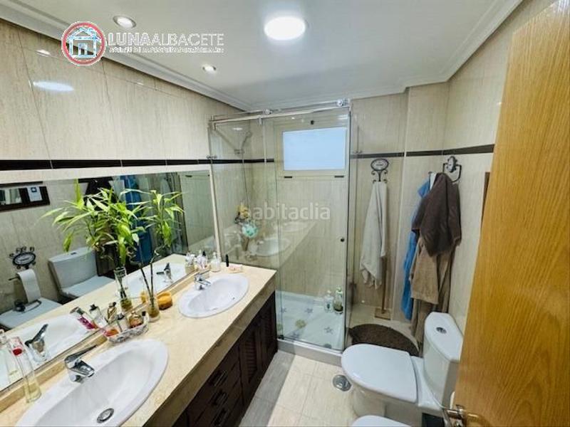 Foto 250a6a2f-9737-4aa2-8f34-25a8d2fb48b3. Semi detached house with heating parking pool in Facultad de Medicina Albacete