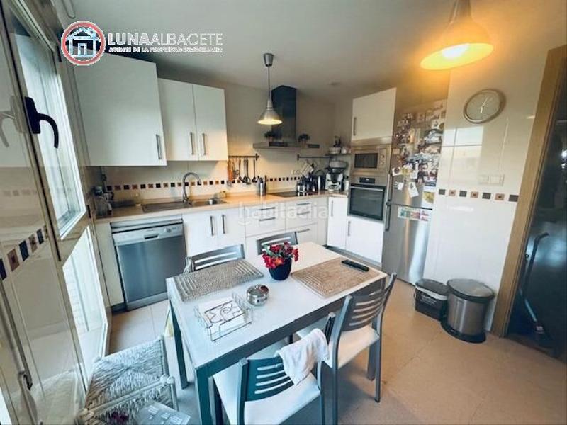 Foto 8a9df301-a791-40fe-bd9a-9deff54b7f2e. Semi detached house with heating parking pool in Facultad de Medicina Albacete