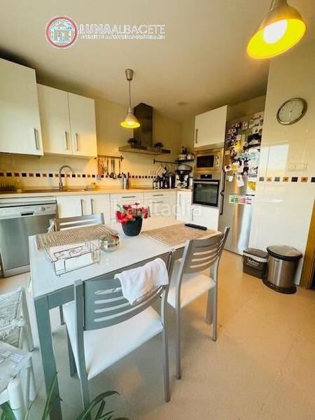 Foto 9f871ba2-d918-40a8-aa53-345f83b5f71b. Semi detached house with heating parking pool in Facultad de Medicina Albacete