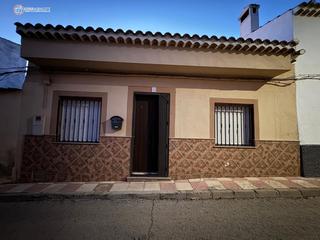 Casa adossada a Navas de Jorquera. Se vende casa en navas de jorquera en ena planta con patio lista