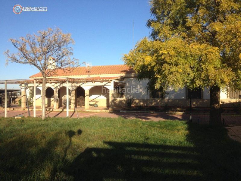 Foto b2db6b41-e560-4320-8059-61b6a30506cd. Chalet con riscaldamento piscina in Estación Albacete