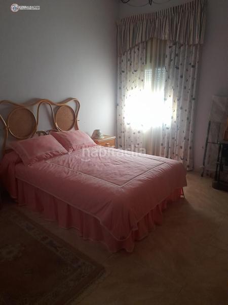 Foto f12cdb2a-f50d-44a5-9c0b-a5e76f25d573. Chalet con riscaldamento piscina in Estación Albacete