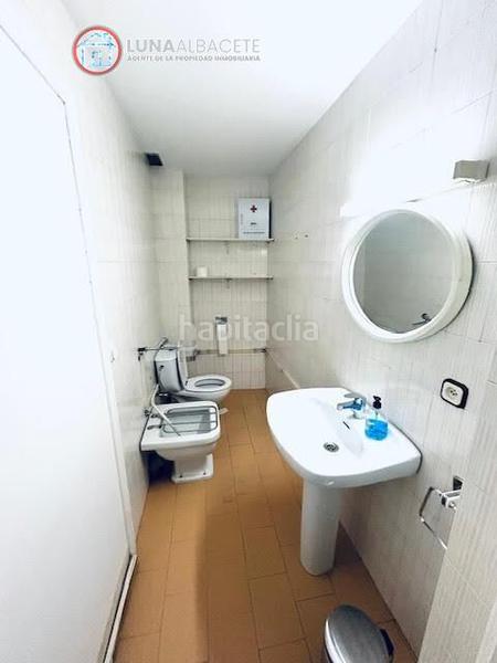 Foto aeb2202e-6ffc-4e34-b680-79d4da885382. Lloguer local comercial a Carretas - Pajarita Albacete