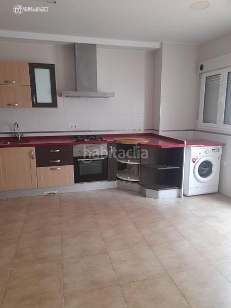 Foto 91bdad0f-e771-4df9-bff3-9232faca6bda. Casa adosada adosado en venta en centro, 4 dormitorios. en Gineta (La)