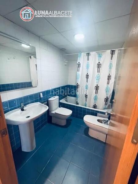 Foto bd13f872-50fd-4778-a396-25c39deb2b41. Apartament amb calefacció aparcament a Ensanche - Franciscanos Albacete