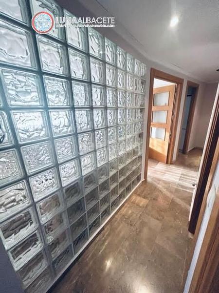 Foto e8adec05-f1b8-40dc-bcde-ecfde69eaee9. Apartament amb calefacció aparcament a Ensanche - Franciscanos Albacete