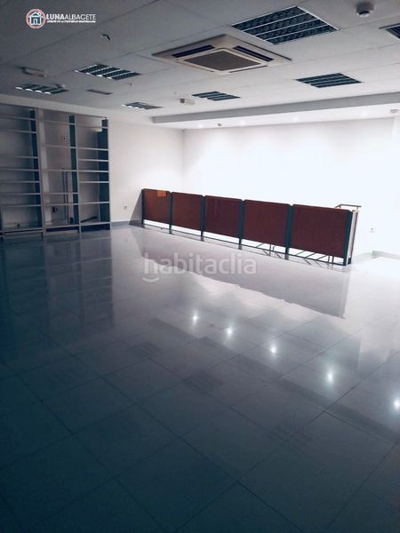Foto 29b14608-0bff-4a1f-a46b-3487896ec3bd. Local comercial a Centro Albacete