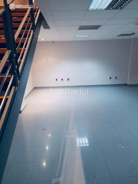 Foto ce3270b2-a894-4b35-a6ad-9ff13f6f8985. Local comercial a Centro Albacete