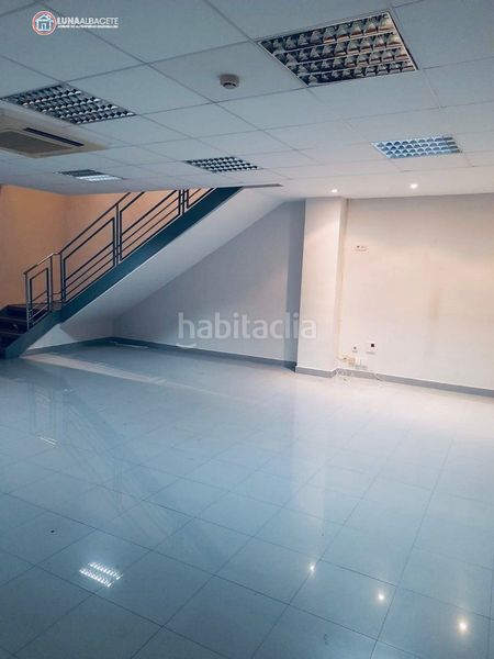 Foto f0abfcc9-9923-42cf-bb3f-64d288770e30. Local comercial a Centro Albacete