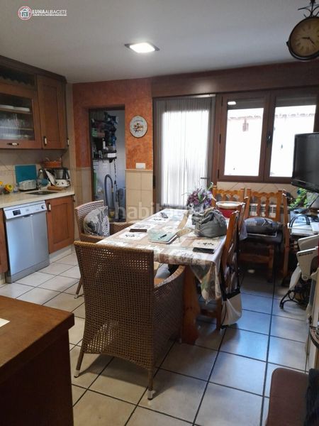 Foto 1ac42660-c3a8-452f-bf1e-6b326890e5c1. Casa amb calefacció aparcament a Ensanche - Franciscanos Albacete