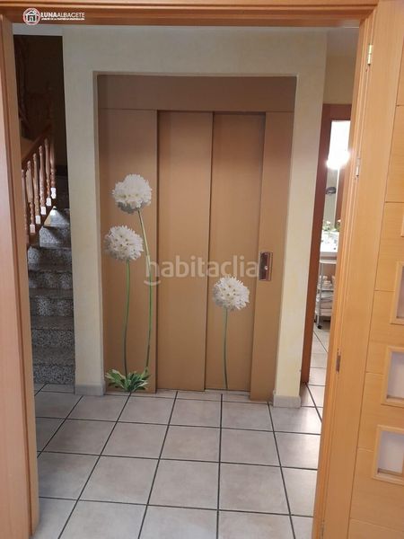 Foto 24ec3e8d-9838-4a86-8323-67e70a6a0b61. Casa amb calefacció aparcament a Ensanche - Franciscanos Albacete
