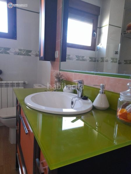 Foto 758d0220-e465-4fa6-8c57-bd59d8f8cc3f. Casa amb calefacció aparcament a Ensanche - Franciscanos Albacete