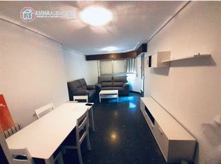 Rent Flat in Hospital. Piso en alquiler en albacete, 4 dormitorios.