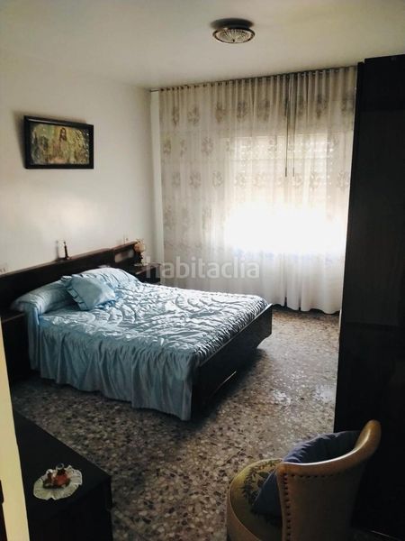 Foto e8ba9d71-ea02-4e48-a8a9-17c61b439656. Casa amb calefacció aparcament a Robledo
