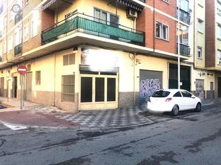Geschäftsraum in El Pilar. Api luna ab vende local comercial con placa de vado en el pilar