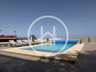 Chalet in Centro. Dos casas con encanto más apartamento con vistas al mar en arafo