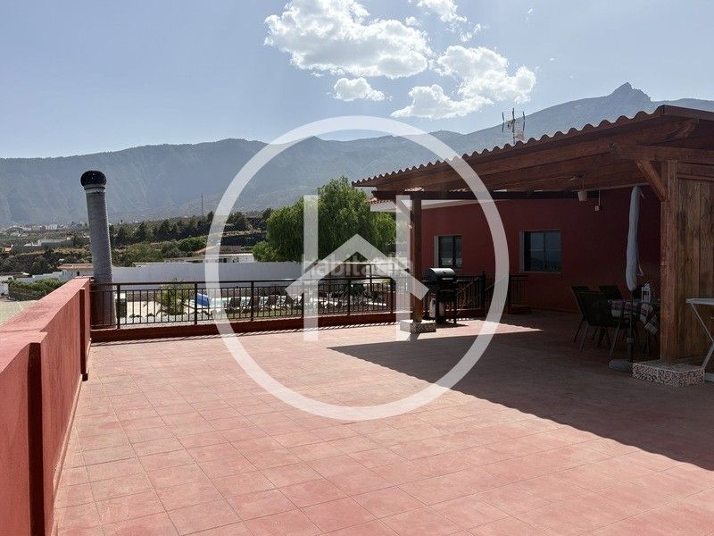 Foto 46112f0d-2c9f-4959-88e6-873187bd2fd4. Xalet amb aparcament piscina a Centro Güímar