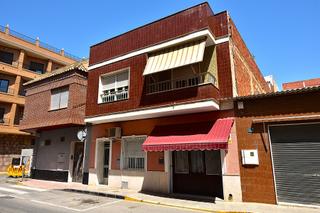 Maison jumelée à Rojales. Presentamos esta espaciosa casa familiar de 280 msup2 construido