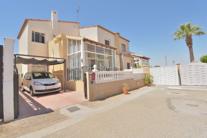 Foto cc784a0f-8e0c-449f-b5ed-ec84a05910da. Casa adossada a Algorfa
