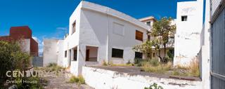 House  Calle majano. Terreno urbano con vivienda a reformar en el sobradillo, santa c
