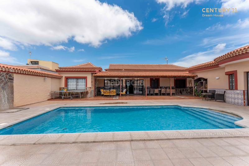 Foto 480eac3b-36fb-40fd-8f85-3ee1a3ed19b7. Chalet en tf-652 3 chalet en las galletas en venta en Arona