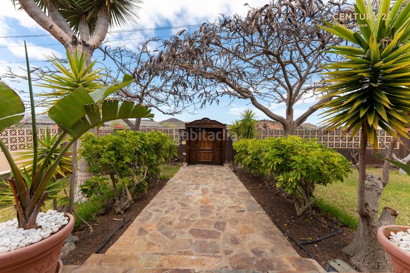 Foto 5f7ec00f-1a58-4996-8f3e-1f175aa4962c. Chalet en tf-652 3 chalet en las galletas en venta en Arona