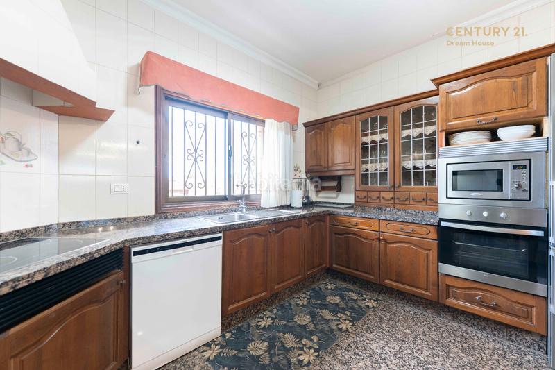 Foto 7104bd68-cadd-4aa0-8225-c5a716589bea. Chalet en tf-652 3 chalet en las galletas en venta en Arona
