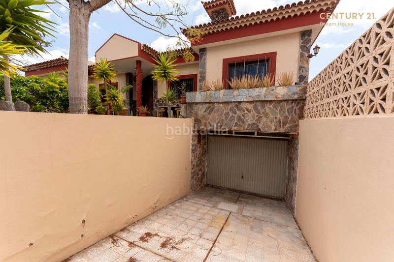 Foto 79e194bf-6efa-4ee2-ae54-f5b3ae95a917. Chalet en tf-652 3 chalet en las galletas en venta en Arona