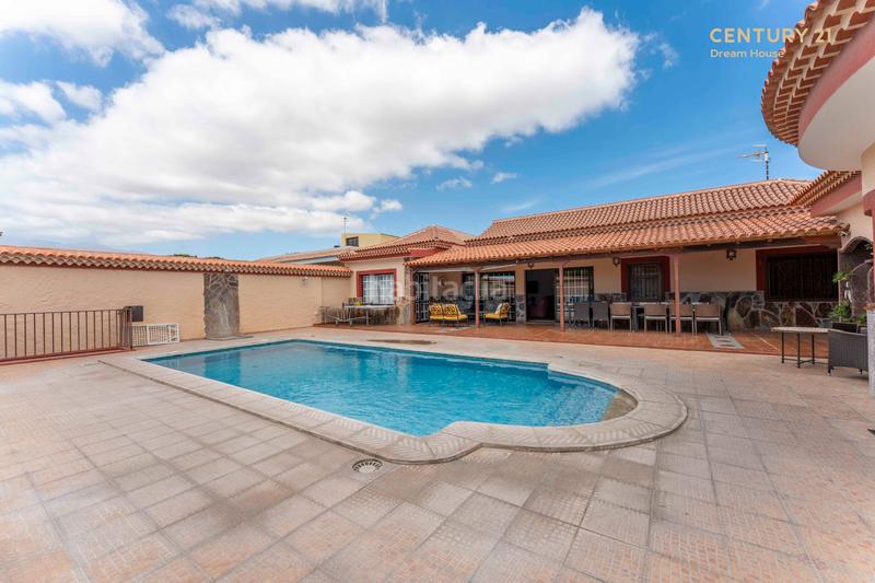 Foto 816ab8ef-daea-40bf-b087-27bfdd4a808a. Chalet en tf-652 3 chalet en las galletas en venta en Arona