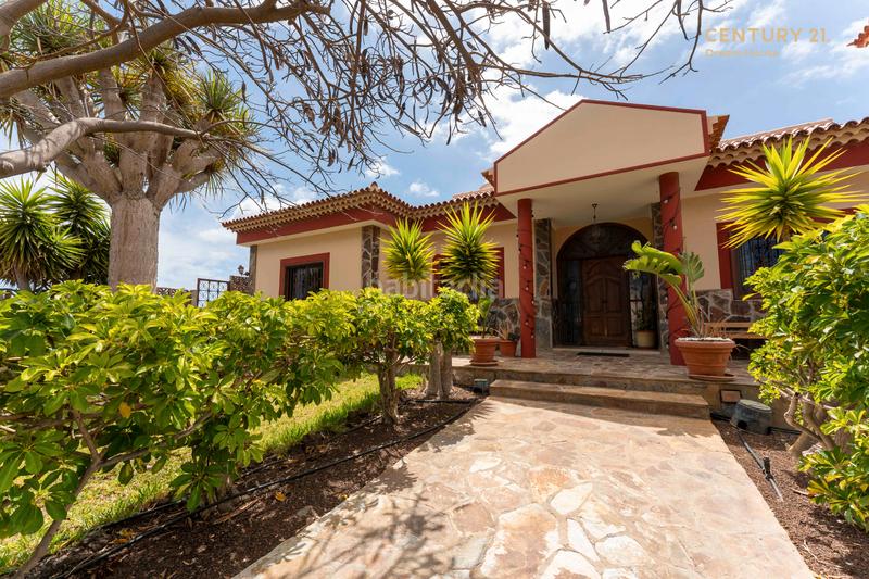 Foto 8b50ebe5-6aad-4b77-9df6-352115ae7bd2. Chalet en tf-652 3 chalet en las galletas en venta en Arona