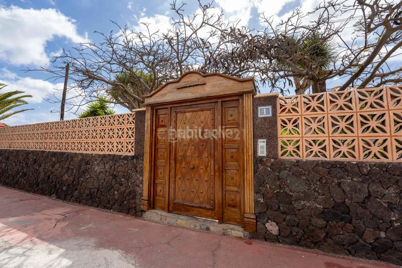 Foto 4ebb326d-5dfc-4283-b981-a410628d3f7a. Casa amb aparcament piscina a Las Rosas Arona