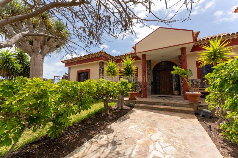 Foto 7240b8e7-15b4-4cd7-9049-c944102d8462. Casa amb aparcament piscina a Las Rosas Arona