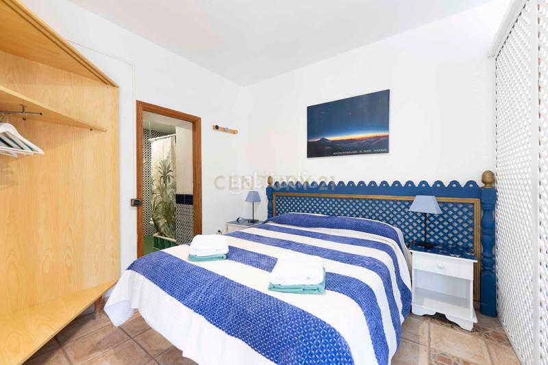 Foto 8bbe607a-4e63-40e6-b689-7563f28a2400. Casa amb aparcament piscina a Las Rosas Arona