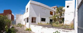 Casa en Calle majano, 5, santa cruz de tenerife, spain 5. Terreno urbano con vivienda a reformar en el sobradillo, santa c