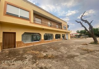 Apartament a Av colon 30villafranca de los caballeros (toledo) 30. Parcela urbana de 5.425 m con vivienda y local.