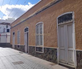 House  Calle arriba, 23, guía de isora, spain. Casa historica en venta en guia de isora .