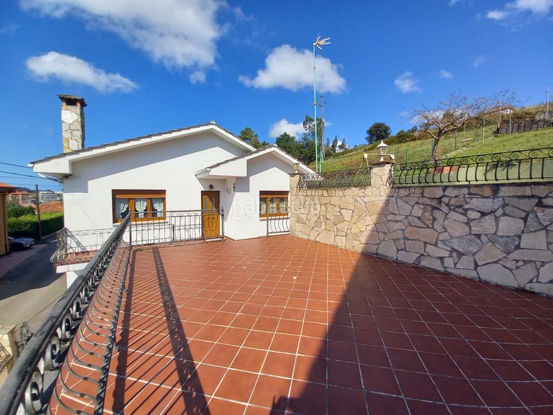 Foto c26a2818-347f-445e-b59c-25a698326b19. Casa amb calefacció aparcament a Pillarno Castrillón