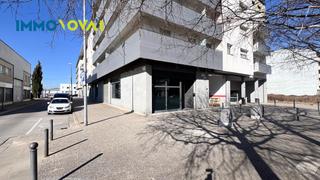 Lloguer Local Comercial  Carrer del riu freser. Local en alquiler zona clínica girona