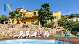 Casa  Carrer de les garrigues. Dos casas, una vida en calonge